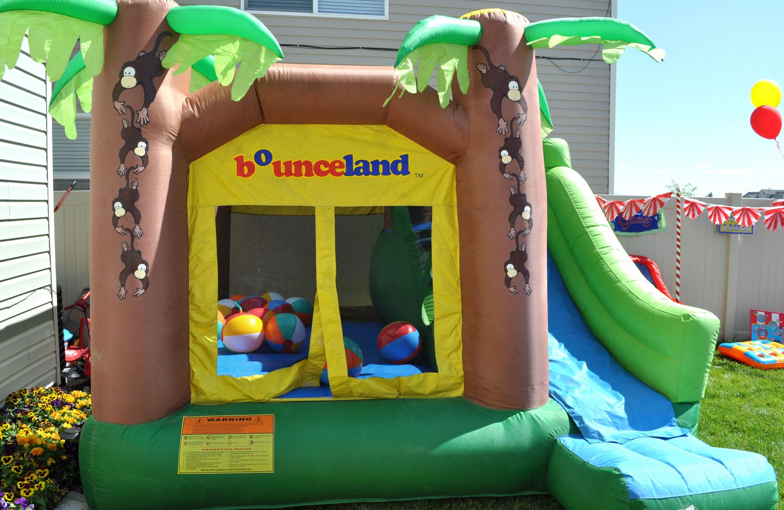 [bouncehouse.jpg]