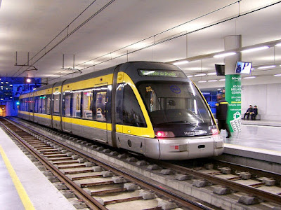 Porto metro train