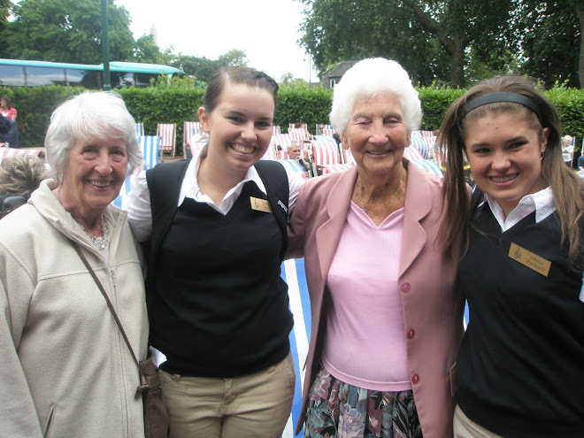 After a Concert, Flo and Joan! THe sweetest ladies ever!!