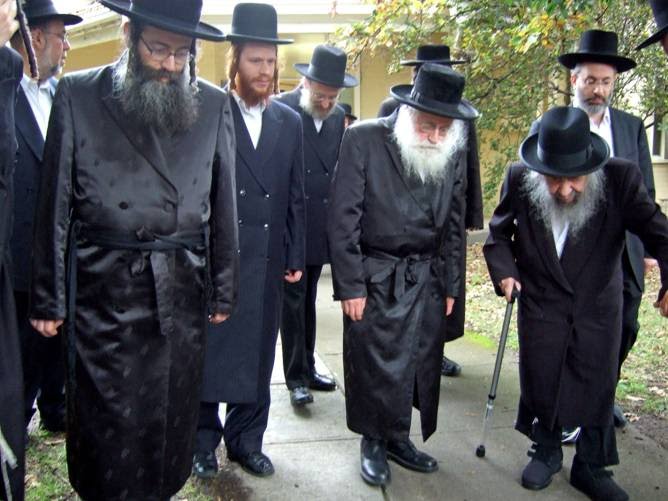 AJN Watch: 105 year-old Rosh Yeshiva visits. But where were the rabbis?