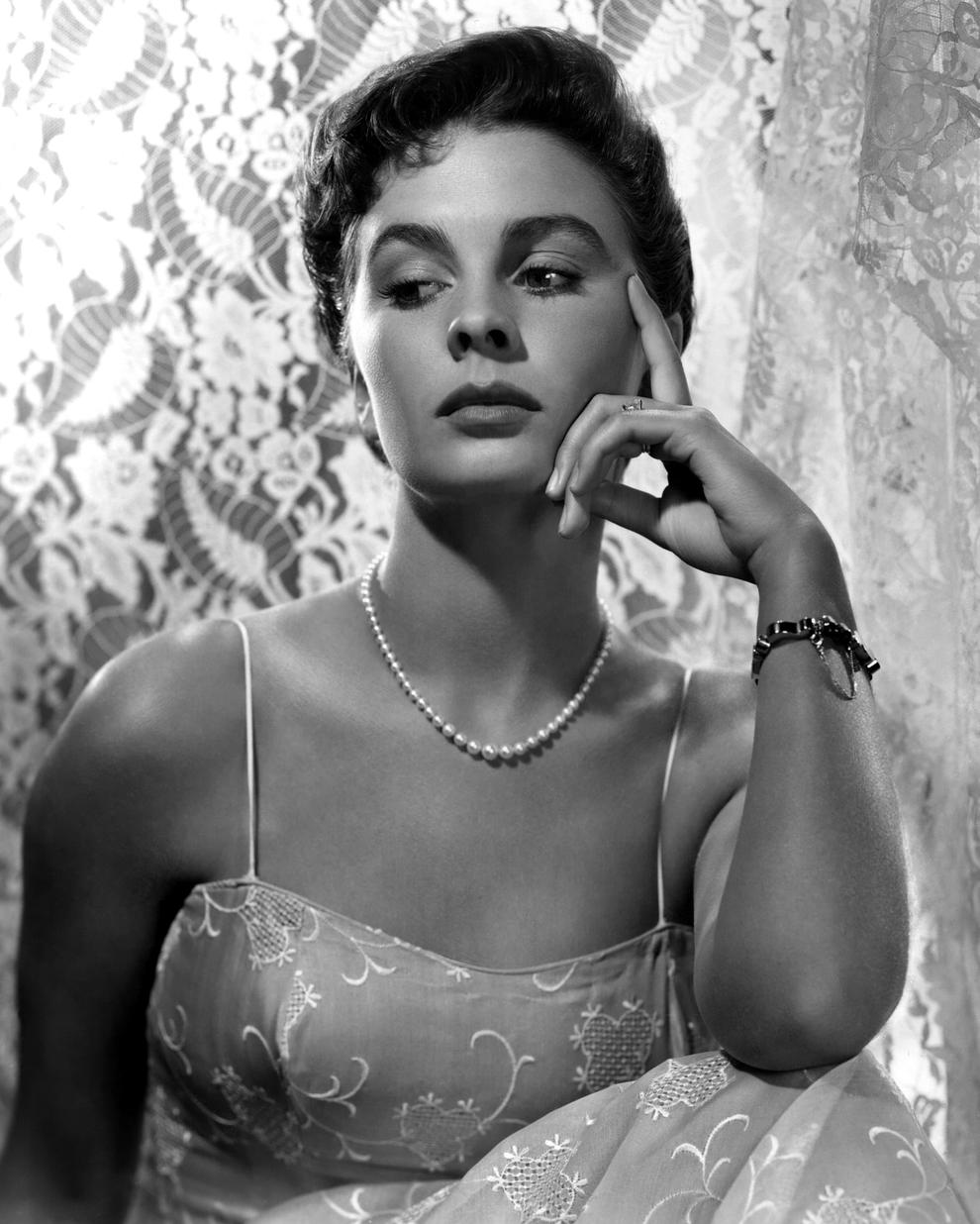 http://4.bp.blogspot.com/_wC9ZaNZtlrw/TTGmCWiZTwI/AAAAAAAACek/hAQ69BZmNjs/s1600/jean+simmons.+004.jpg
