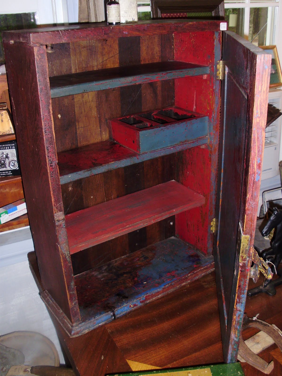 Log Cabin Antiques & Gifts Medicine