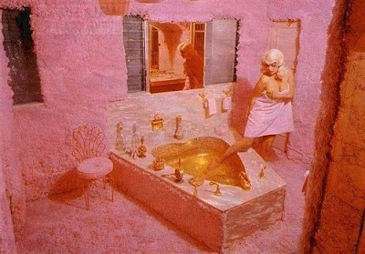 T Tex S He Jayne Mansfield Pink Palace Jayne Mansfield S Pink Palace Heart Pool Her Handy Husband Had Tiled I Love You Jaynie In Gold On The Bottom