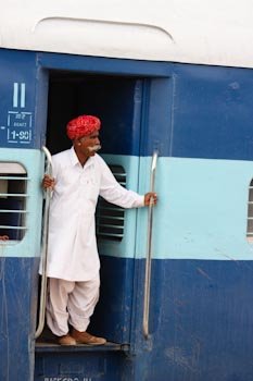 [Red+turban+man+on+train.jpg]