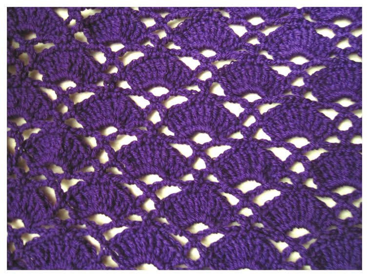 cricri boyer: snood en crochet coquilles