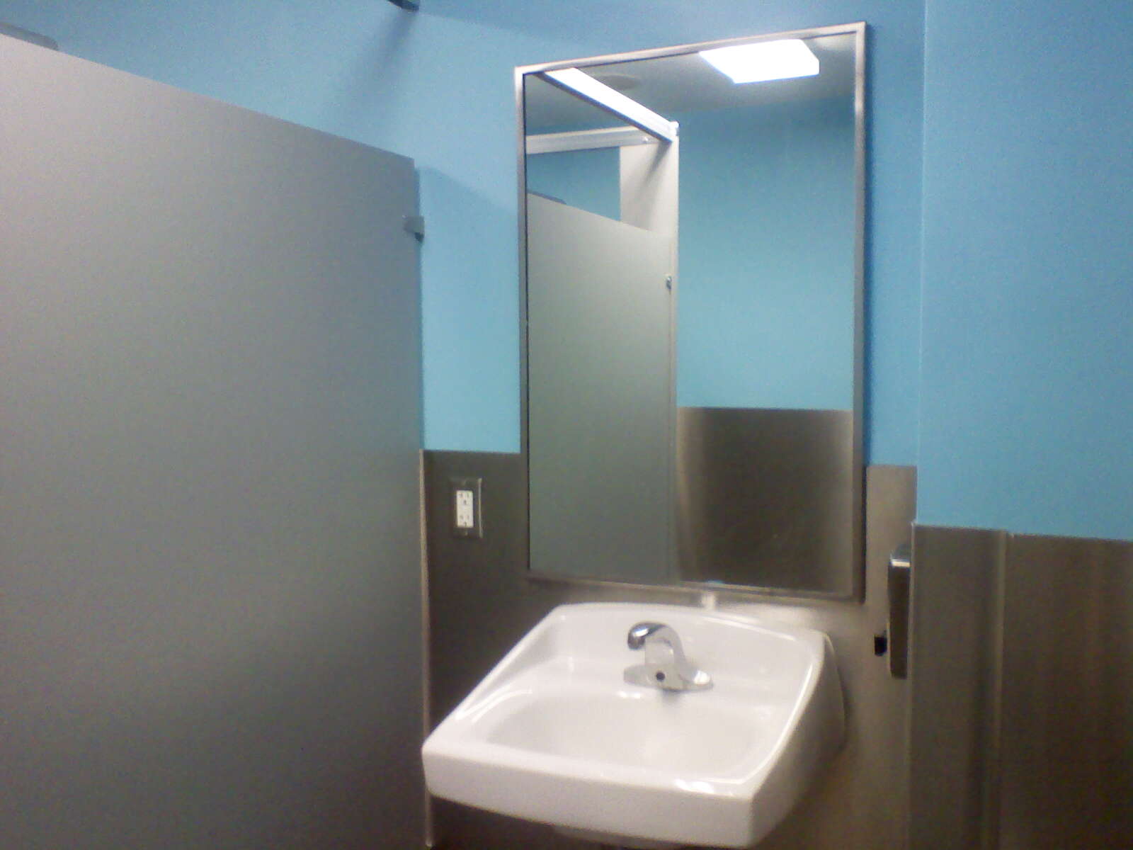 living in a crazy beautiful world: OLD NAVY bathroom branding