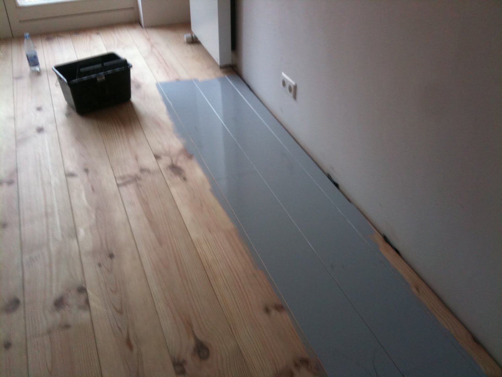 Ongekend Verbouwing van ons huisje: Dag 49: De vloer schilderen SD-15