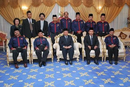 Kunjung Hormat Pegawai Utama CUEPACS kepada TYT Sabah, Tun Ahmadshah bin Abdullah di Istana Negeri