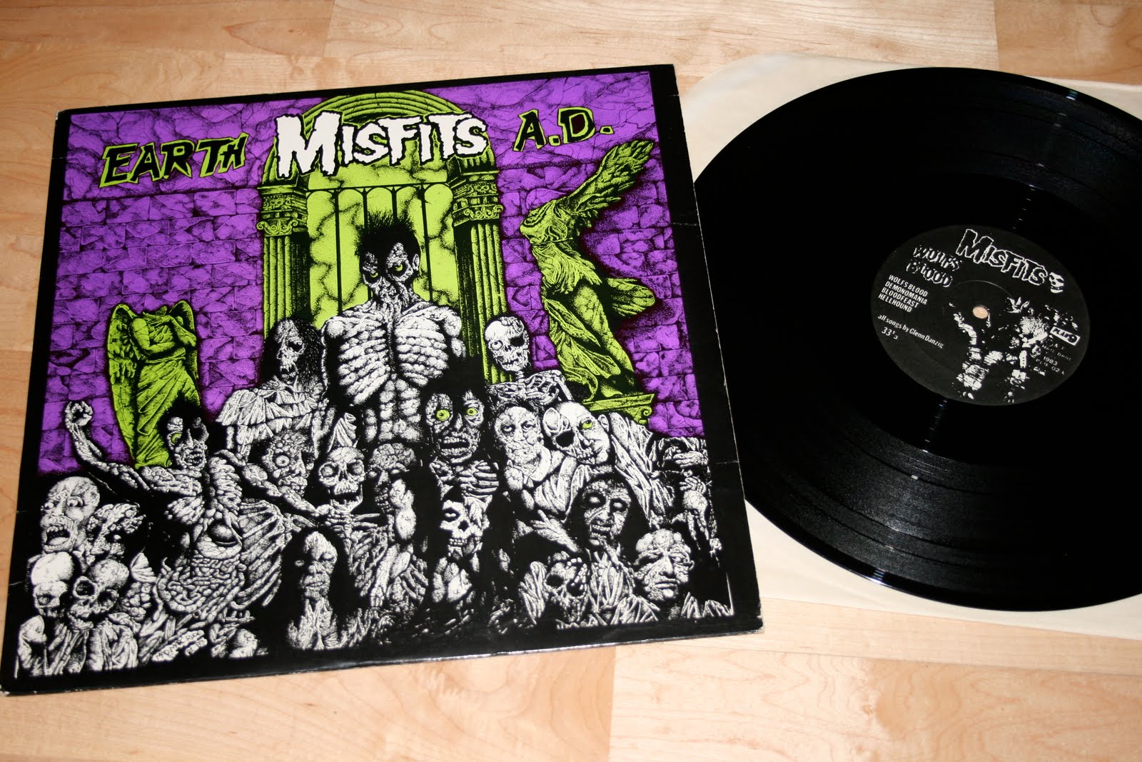 Never Ending Game: MISFITS - EARTH AD , TRANSLUCENT VINYL