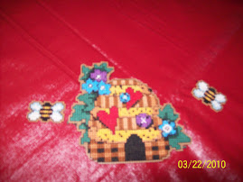BEEHIVE IN PLASTIC CANVAS/CROSS-STITCH
