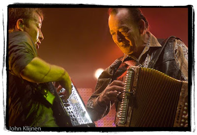 Rowwen Heze live met Flaco Jimenez tijdens het slotconcert in America, 8-11-2008