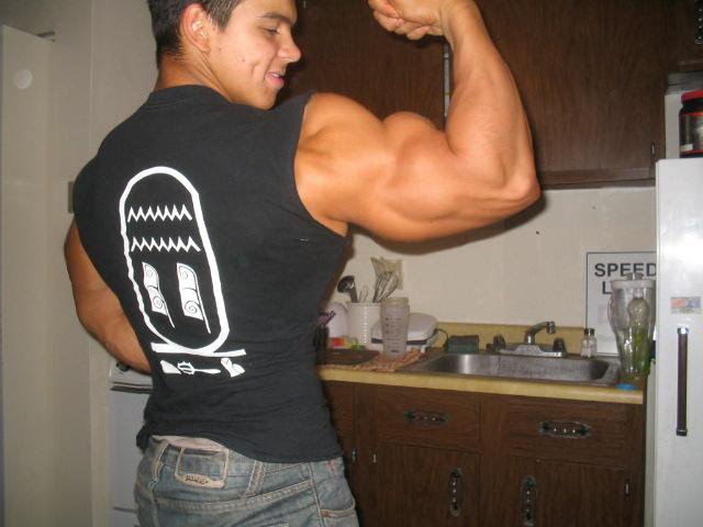 Awesome Guys And Hot Bodies Flexing Biceps
