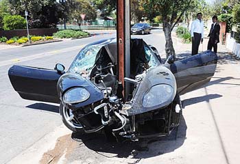 880427-most-amazing-ferrari-crash-ever.jpg