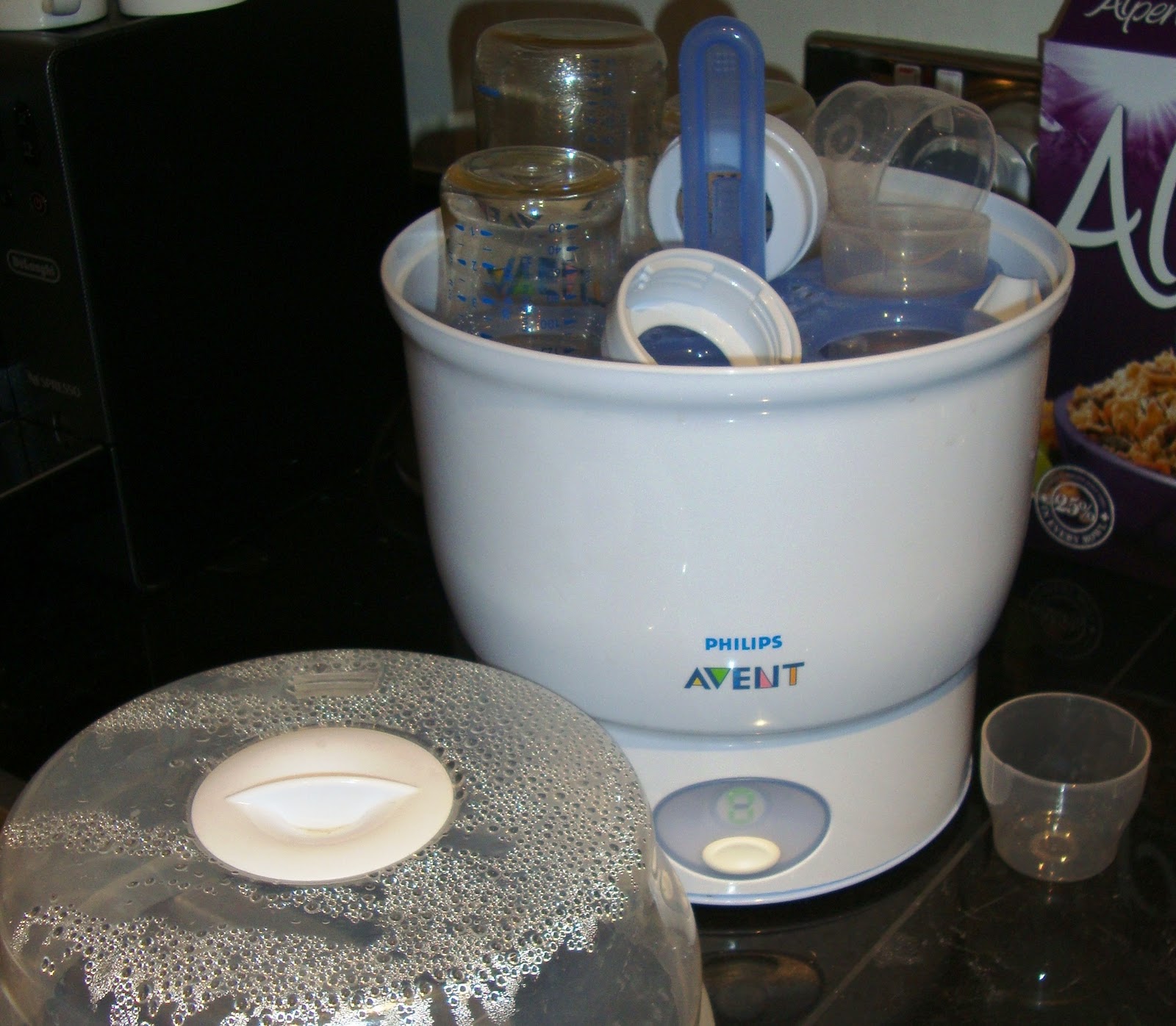 to my baby gadget blog! How to sterilise a whole load of stuff in 6 minutes only