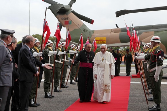 Santo Padre Bento XVI a chegar a Fátima.