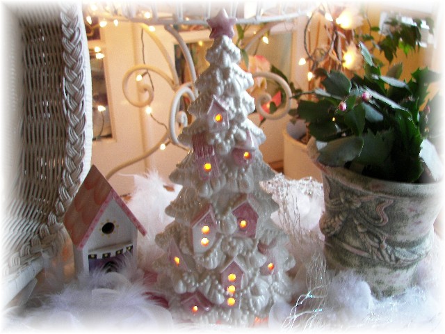 [christmas+tree+birdhouse+pink.jpg]