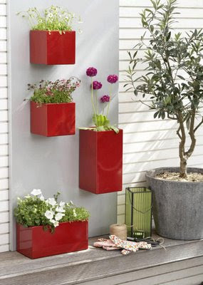 living%2Betc,%2Bcontainer%2Bgarden%2Bin%2Bbright%2B%2Bred.jpg