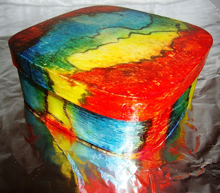 caixa de madeira com pintura  marmorizada – várias cores