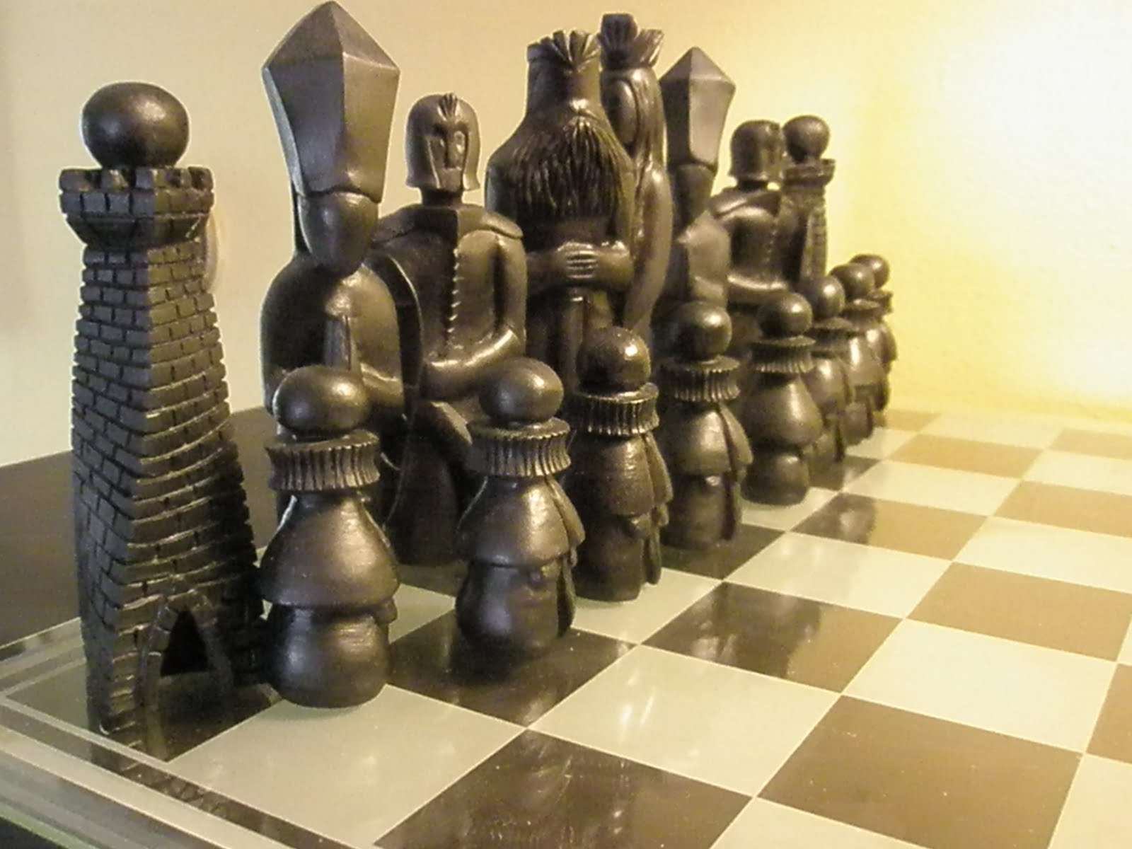 Will Worsnoppwood carving. Chess set 20062009
