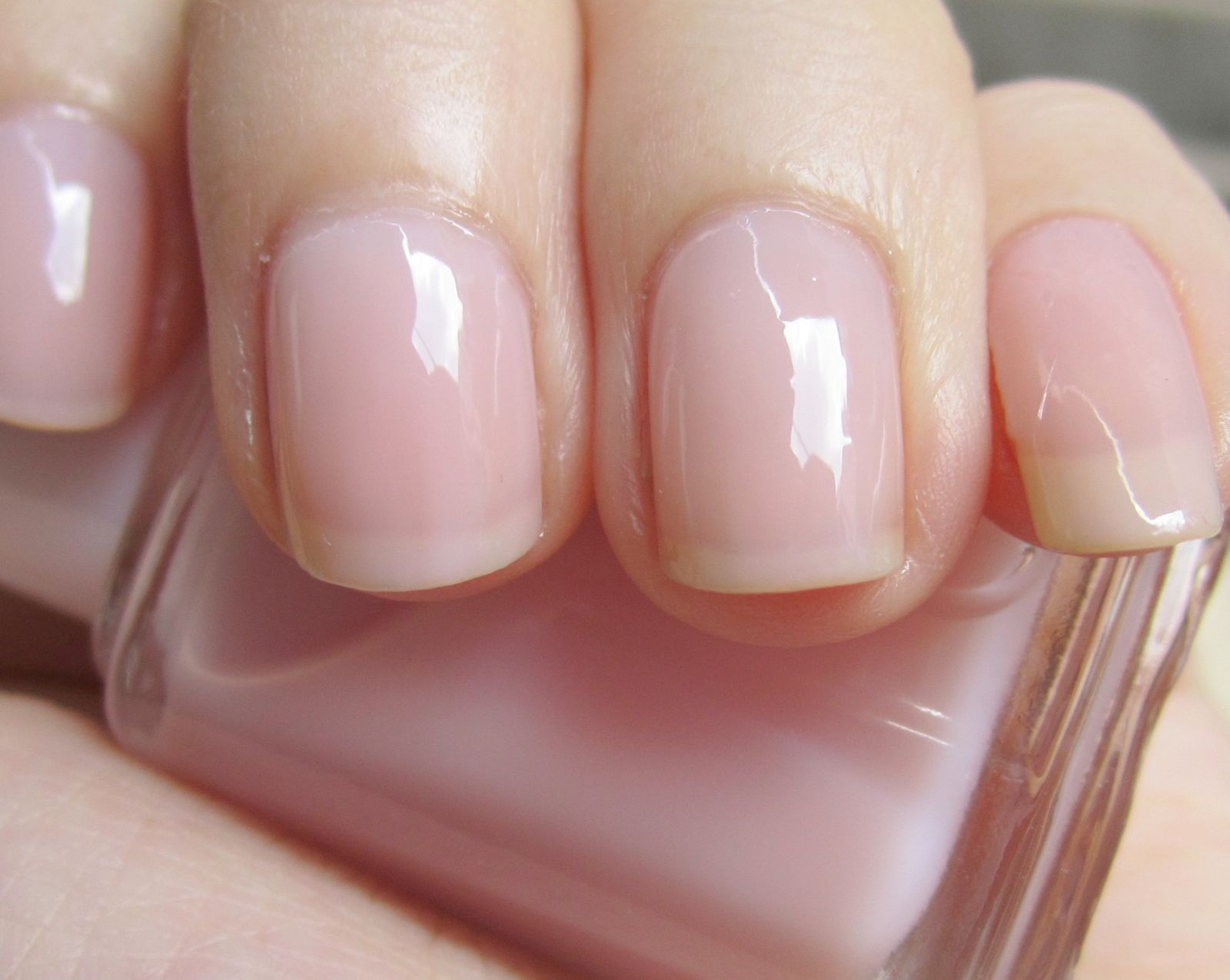 Moonie Mademoiselle Essie Review