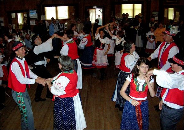 [czech_heritage_dancers.jpg]