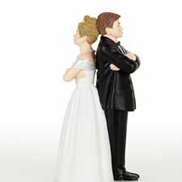 [bride-and-groom-arguing-cake-topper01.jpg]