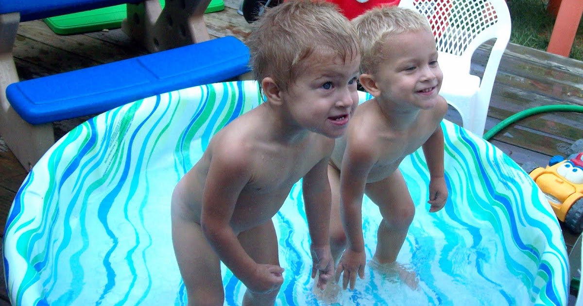 New videos boys. Dima0700 скрытые Alba. Dima0700 скрытые Alba бассейн. Мальчики в бассейне. Дети голопопят в бассейне.