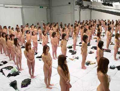 [orgy-girls-standing-naked.jpg]