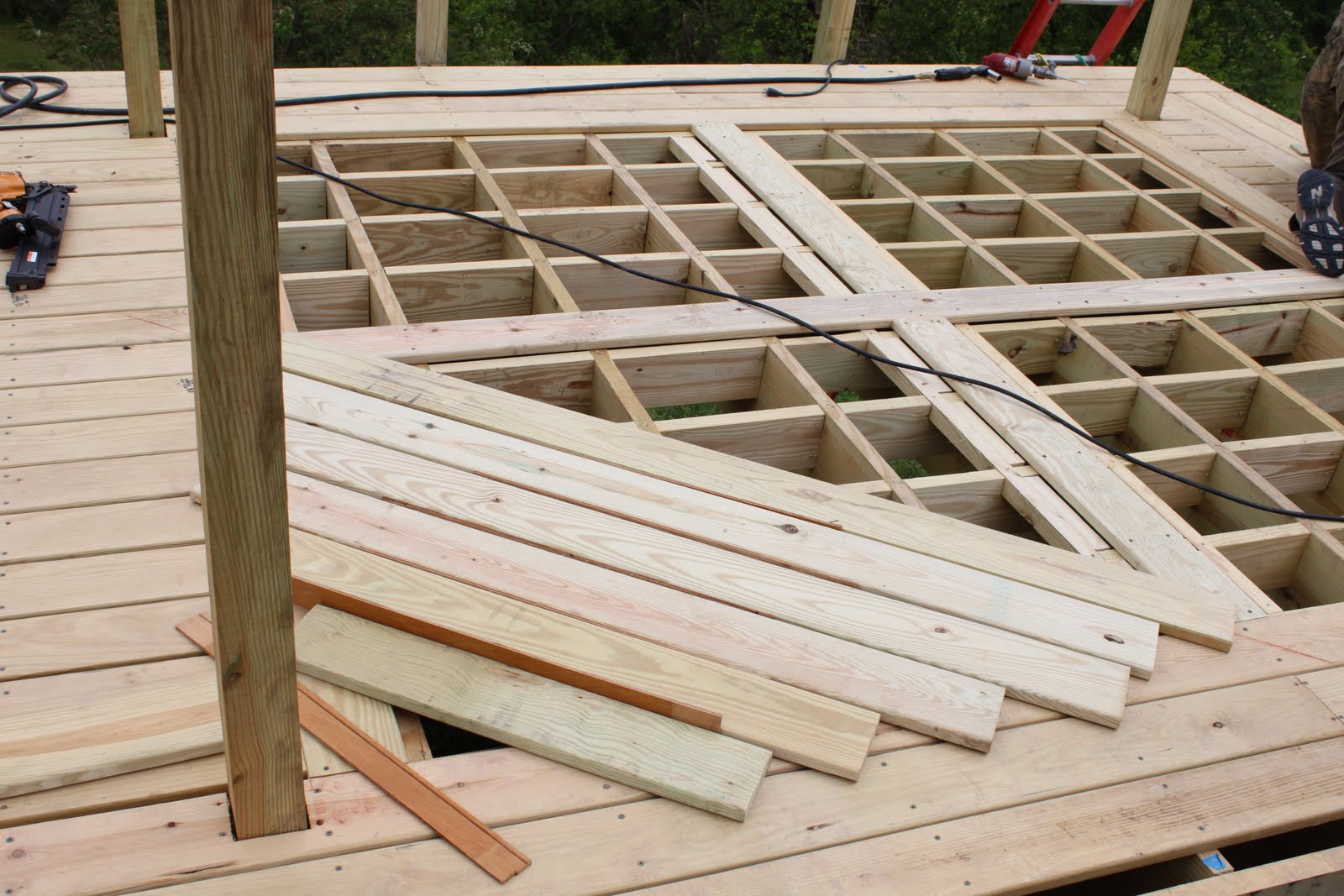 Engutan's Deck Mania Diagonal Floor Boards and Railing Post