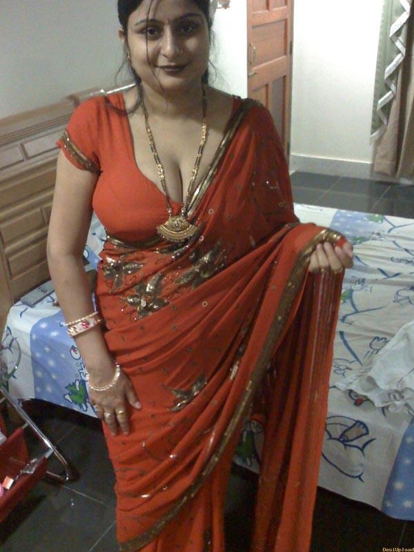 Desi Masala Desi Masala Aunty In Saree Boobs Show-4803