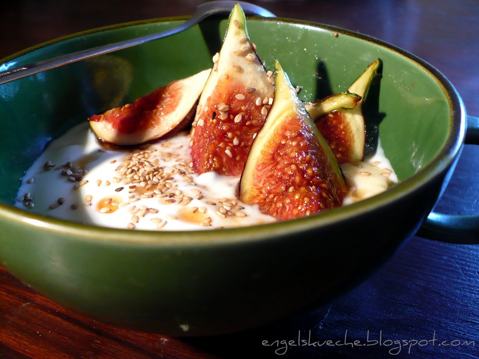 Essen aus Engelchens Küche: Joghurt mit karamellisierten Feigen, Honig ...
