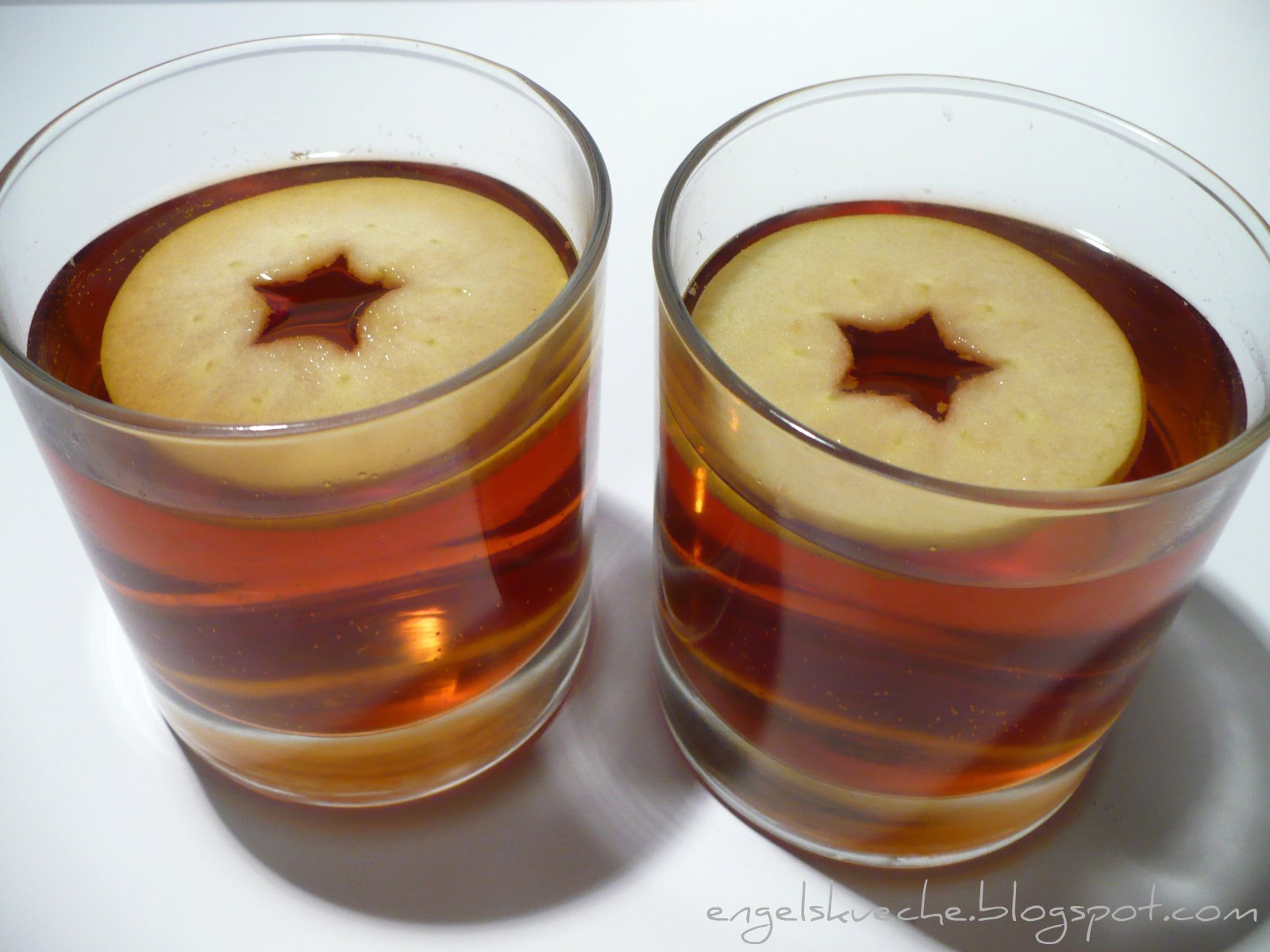 Essen aus Engelchens Küche: Apfel-Amaretto-Punsch