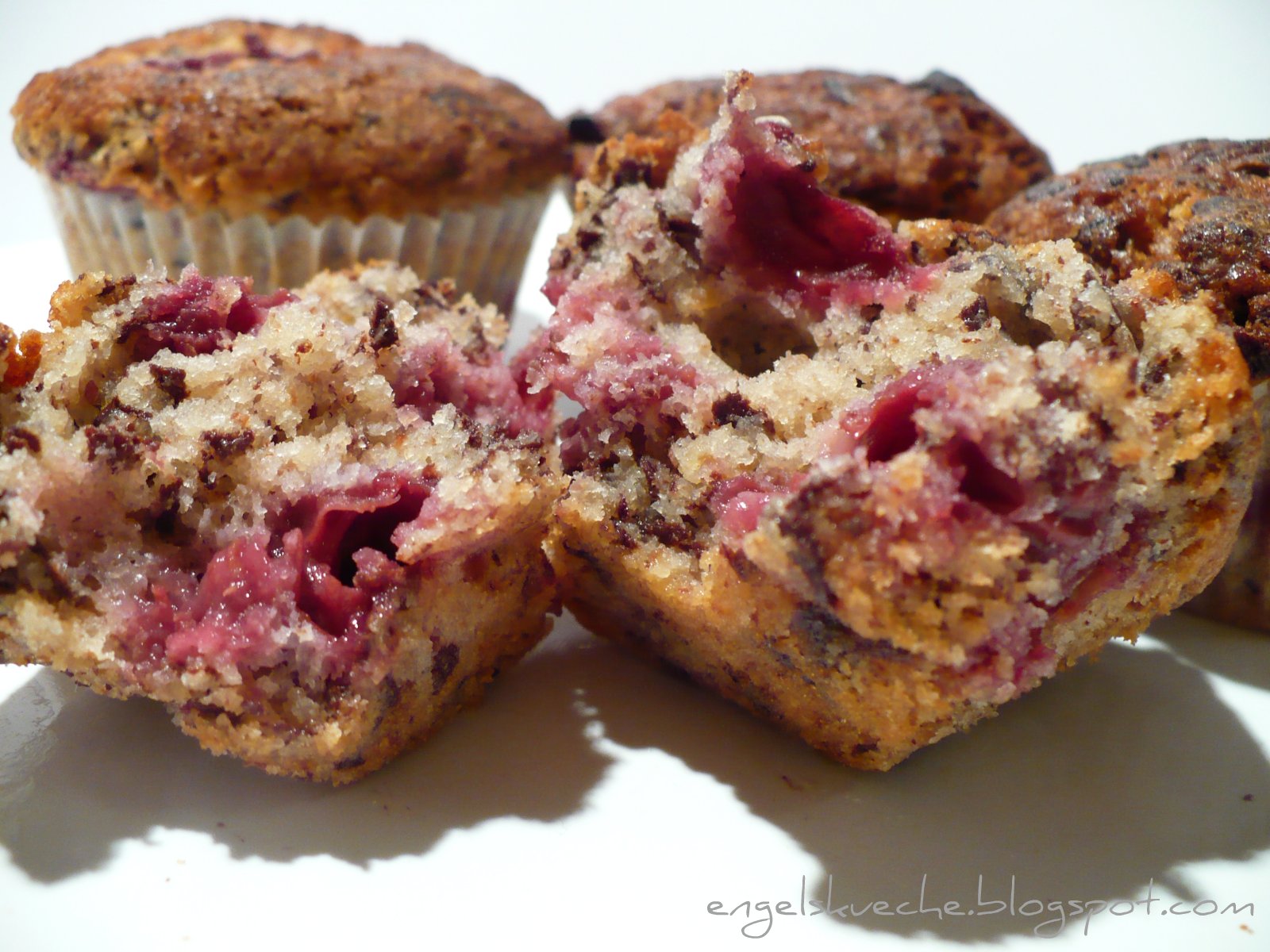 Essen aus Engelchens Küche: Schoko-Nuss-Muffins mit Kirschen