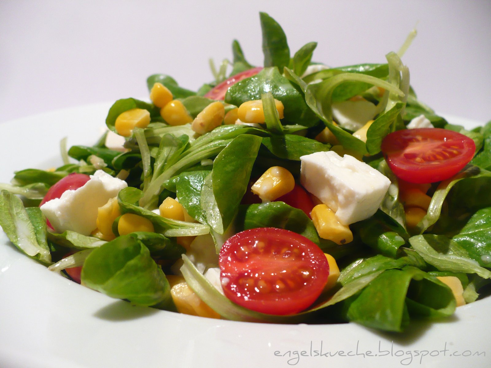 Essen aus Engelchens Küche: Feldsalat mit Feta, Mais und Kirschtomaten