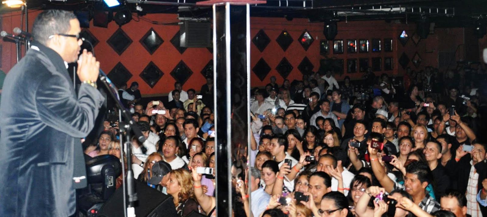 Héctor Acosta “El Torito” continúa con su ruta exitosa por el