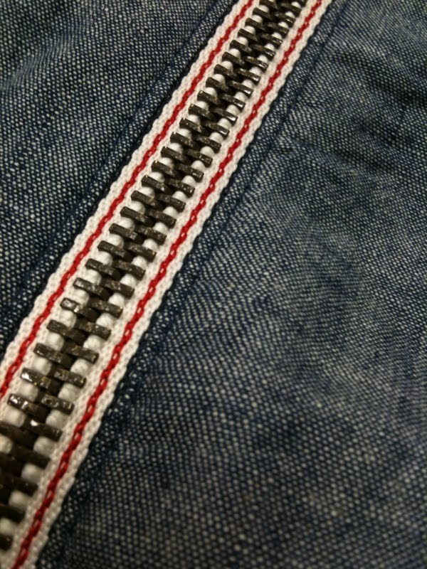 Fit of a Narrow Zipper Tape Detail