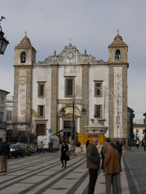 Lisbon day trip to Evora: church and town square