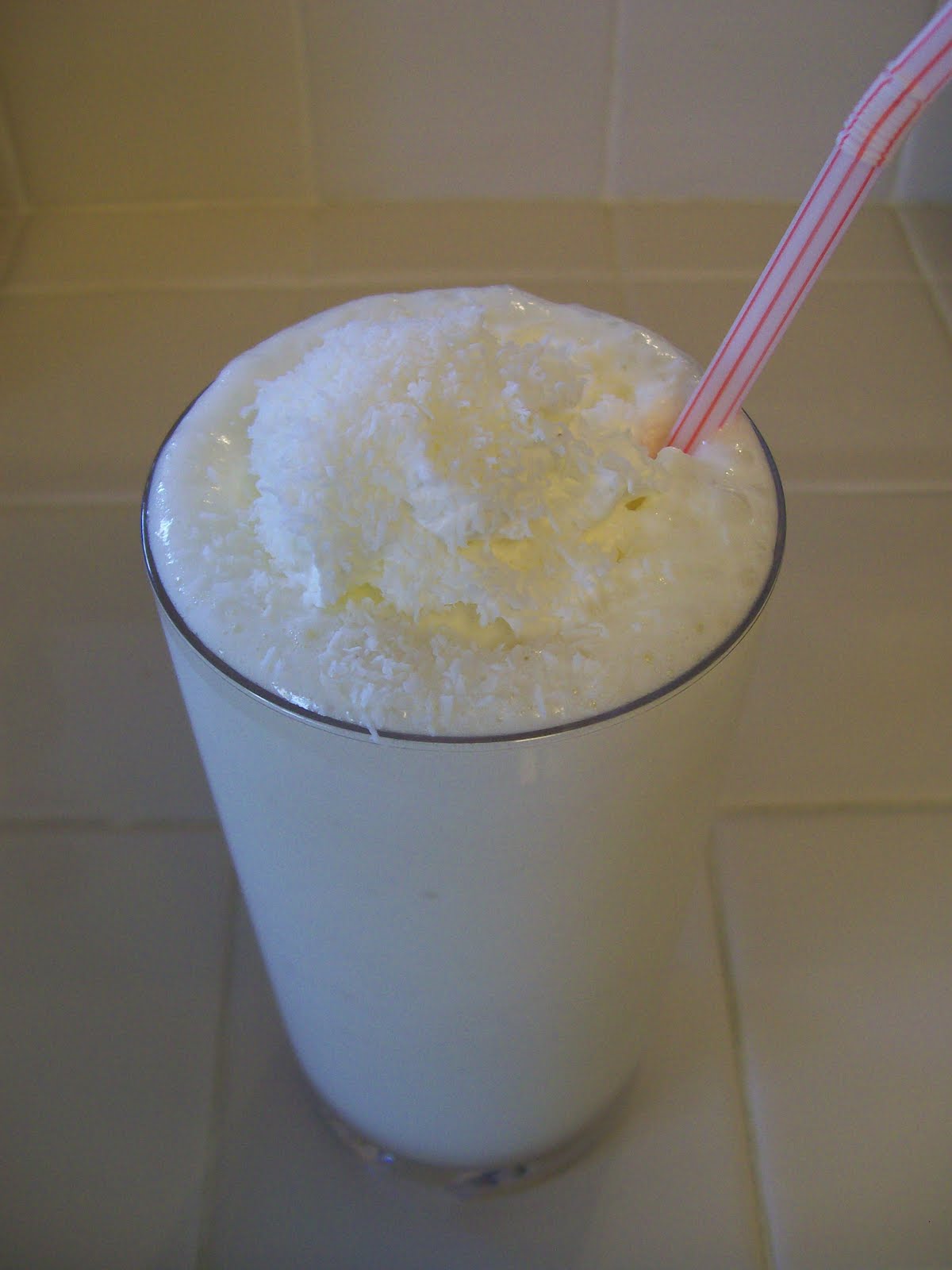 [Shellys+Coconut+Snowball+Protein+Shake+1.JPG]