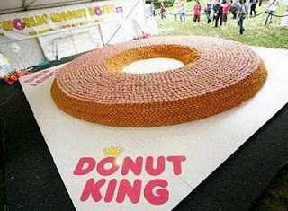 worlds biggest donust photo donut king masterpiece huge made out of hundreds of little donuts