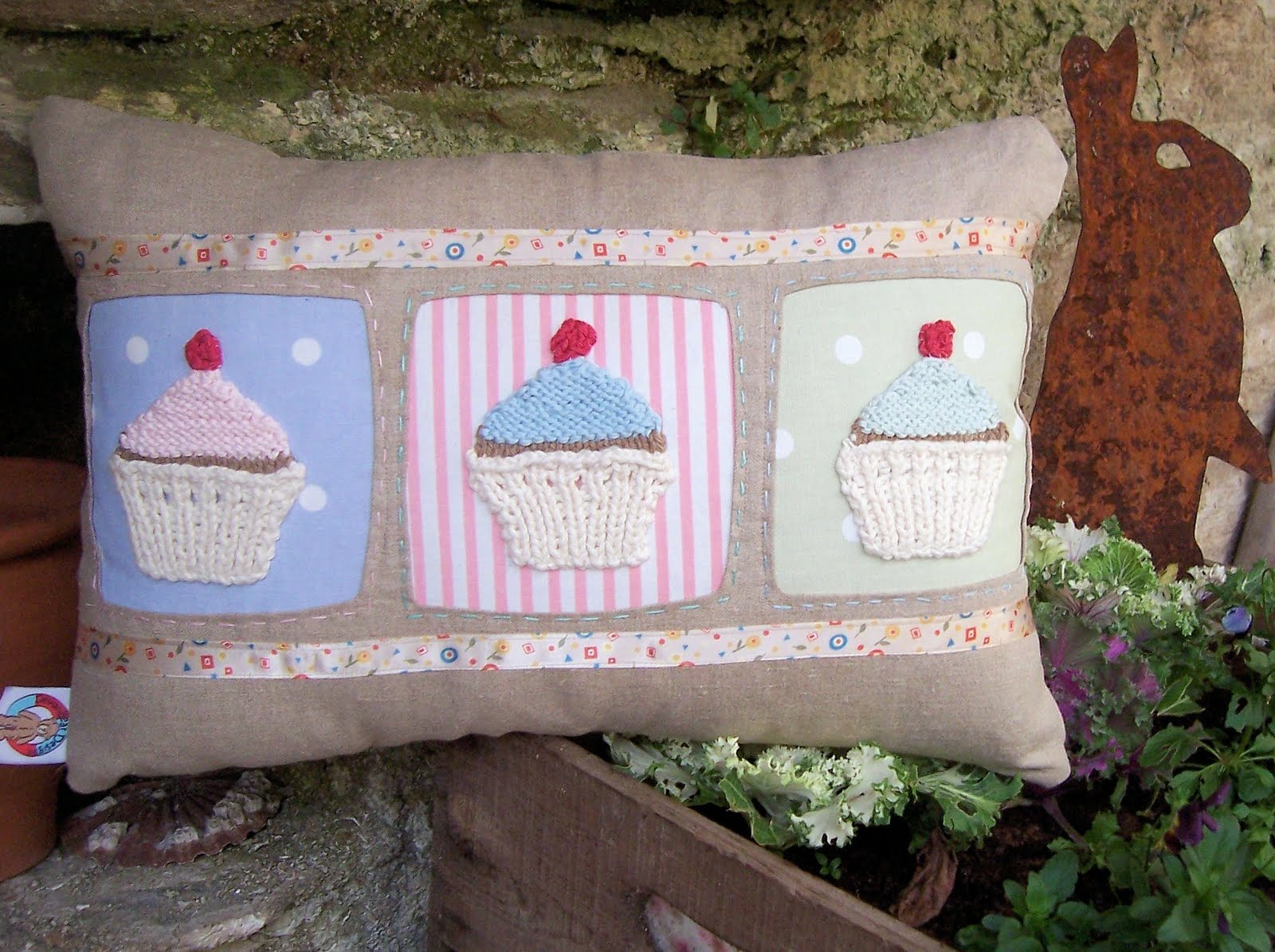 [cupcakes+and+dolly+mixtures+cushion.jpg]