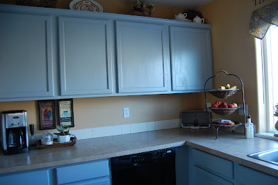 Painted Kitchen Cabinet Pictures on Stuff  Painted Kitchen Cabinets  Or The Cheapest Kitchen Redo Ever
