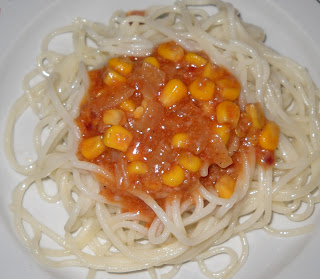 Spaghetii cu carne si porumb
