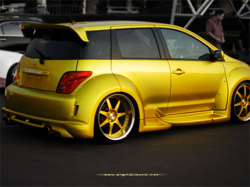 Тюнингованный Toyota ist 2003 г