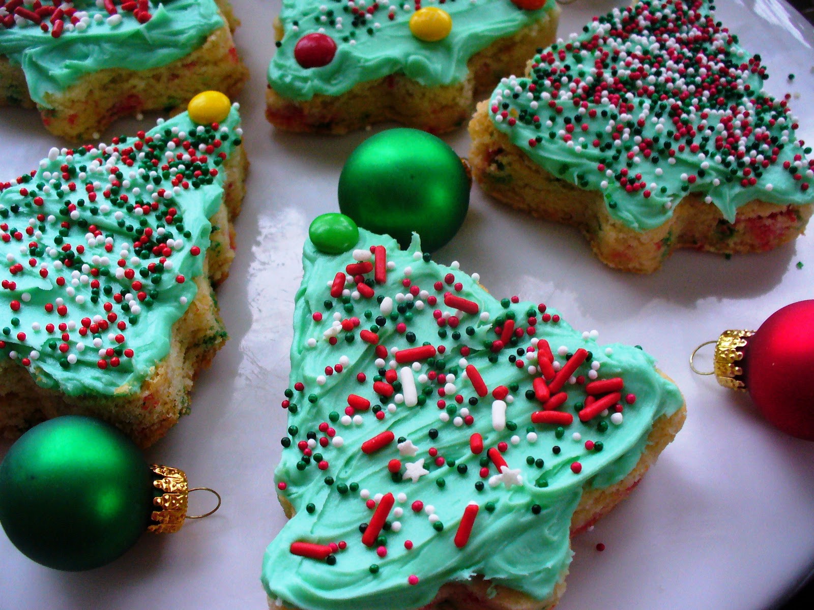 Leenee's Sweetest Delights: Funfetti Christmas Tree Bars