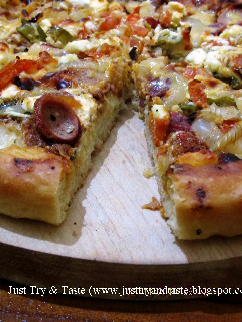 Resep Pizza Sosis & Daging Asap JTT