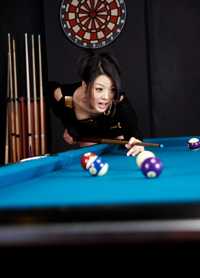 [Hwang+Mi+Hee++Playing+pool20.jpg]