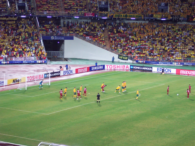 Thai players line up a free-kick