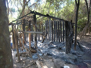 Resultado de imagen de cabaña quemada