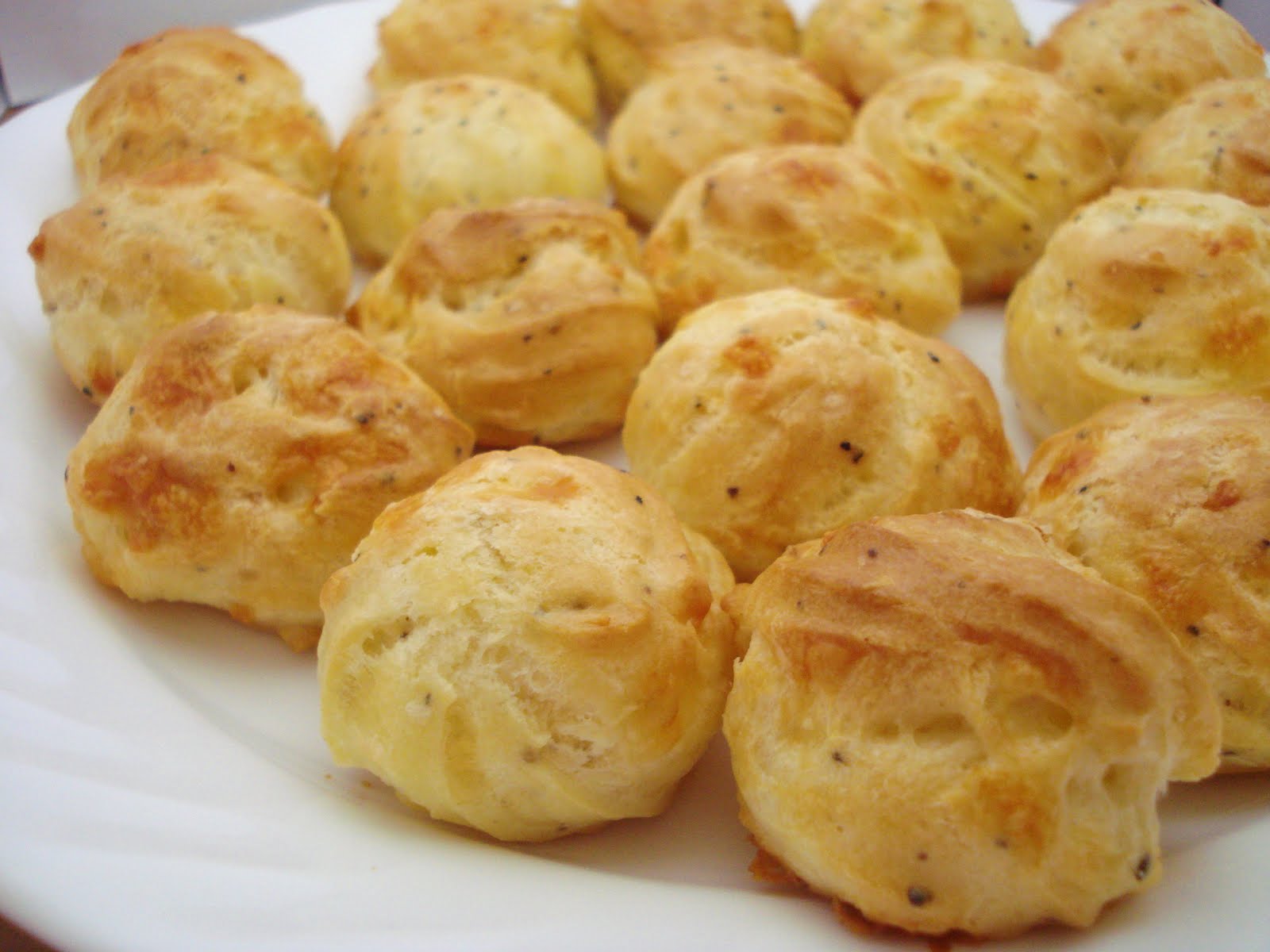 [tomato+soup+and+cheese+puffs+018.JPG]