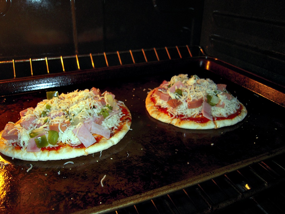 The Podanys to our world Simple Pita Bread Pizza
